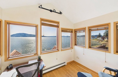 Juneau Villa | Oceanfront | 7BR w/Firepit, King Beds & Whales