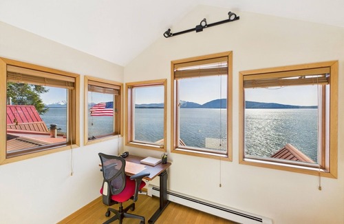 Juneau Villa | Oceanfront | 7BR w/Firepit, King Beds & Whales