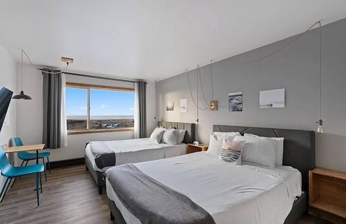 Long Beach Hotel | Oceanfront Retreat with Indoor Pool, Pet-Friendly & Free Parking