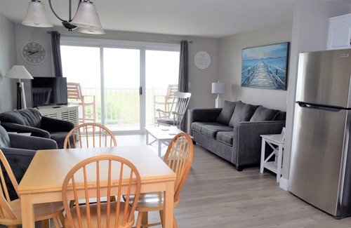Old Orchard Beach Condo | Beachfront Condo with Pool and Ocean View in Old Orchard