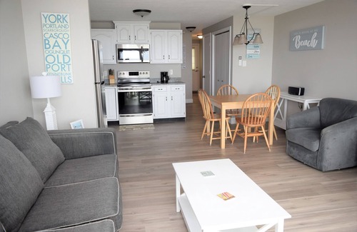 Old Orchard Beach Condo | Beachfront Condo with Pool and Ocean View in Old Orchard