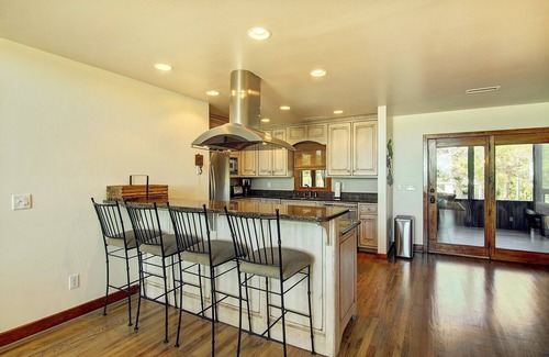 Charleston County House | Oceanfront 4BR Retreat with Private Beach Access & Breakfast