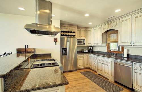 Charleston County House | Oceanfront 4BR Retreat with Private Beach Access & Breakfast