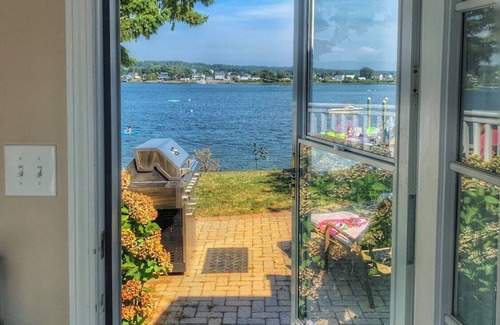 Portsmouth House | Oceanfront Beachhouse with Panoramic Views & Pet-Friendly Perks