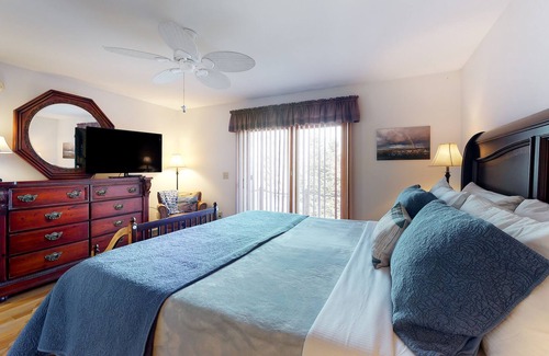 Perry House | Oceanfront Cabin with Deck, Grill, Firepit, and Free High-Speed WiFi