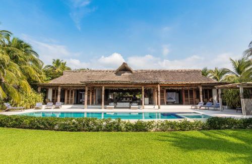 Barra de Colotepec Villa | Oceanfront Casa Rhino: Guest Rated 9.8 with Private Beach