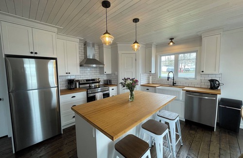 Embree House | Oceanfront Cottage with Ocean Views - Guest Rated 10/10!