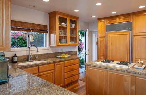 Santa Ana Heights House | Beachfront Classic Retreat with Pool & Spa - Rated 10/10