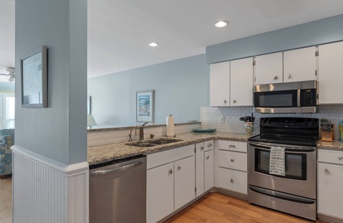 Pine Knoll Shores Condo | Oceanfront Condo with Pool & Ocean View - Perfect Getaway!