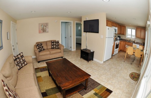 Old Orchard Beach Condo | Oceanfront Condo with Pool & Spa Near the Pier