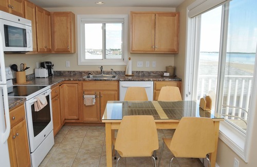 Old Orchard Beach Condo | Oceanfront Condo with Pool & Spa Near the Pier