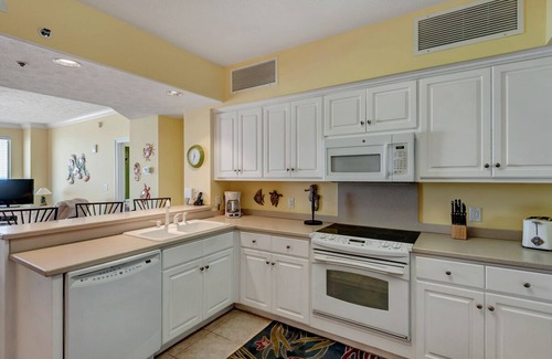 Thomas Drive Condo | Oceanfront Condo with Inviting Balcony - Unit 0306 Awaits