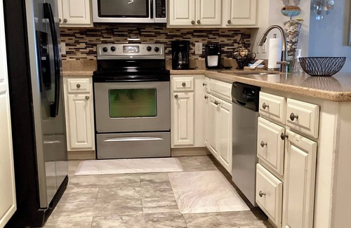 Isle of Palms Condo | Oceanfront Condo with Pool & Spa for an Unforgettable Stay