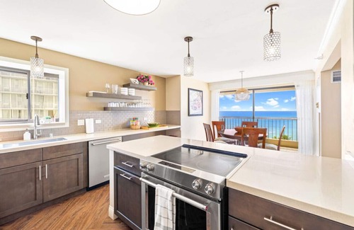 Waikiki Apartment | Oceanfront Condo with Valet Parking & Ocean View Balcony