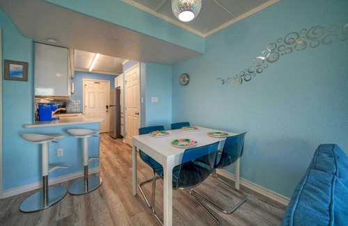 Port Aransas Apartment | Experience Beachfront Bliss at Bubbly Blew by Avantstay