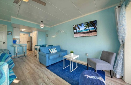 Port Aransas Apartment | Experience Beachfront Bliss at Bubbly Blew by Avantstay