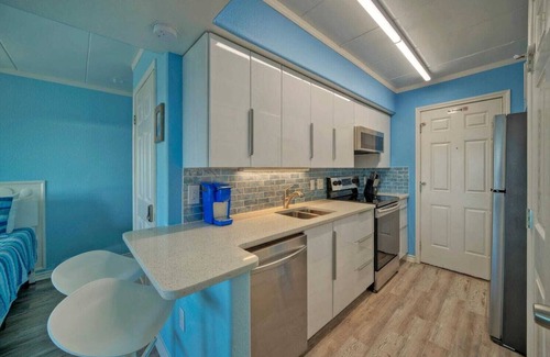 Port Aransas Apartment | Experience Beachfront Bliss at Bubbly Blew by Avantstay