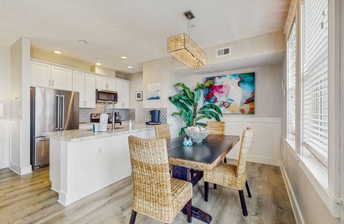 Red Fish Cove Condo | Pet-Friendly Oceanfront Condo with Pool & Hot Tub Access