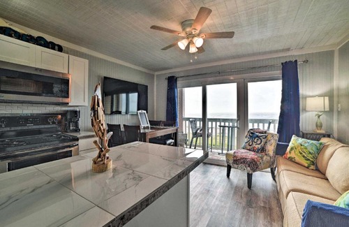 North Beach Apartment | Inviting Oceanfront Corpus Christi Escape with Pool Access