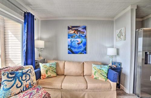 North Beach Apartment | Inviting Oceanfront Corpus Christi Escape with Pool Access