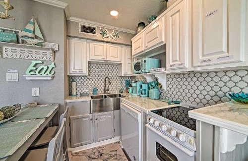 North Beach Apartment | Beachside Corpus Christi Condo with Pool and Ocean Views