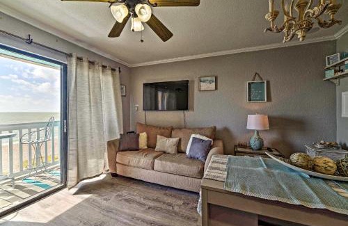 North Beach Apartment | Beachside Corpus Christi Condo with Pool and Ocean Views