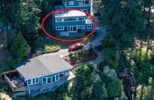 Cobble Hill Cottage | Oceanfront Cottage with Hot Tub near Wineries for Families