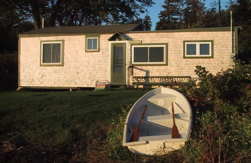 Friendship House | Beachfront Ocean Cottage with Stunning Views & Pet-Friendly