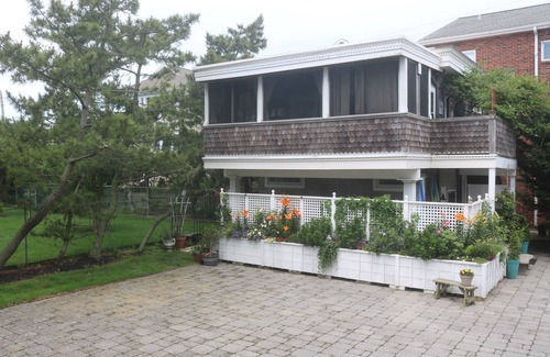 Admiral Estates Cottage | Secluded Oceanfront Cottage with Pet-Friendly Amenities