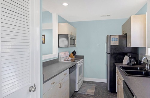 Tybee Island Cottage | Highly-Rated Tybee Cottage: Oceanfront 2 BDRM with Kitchen