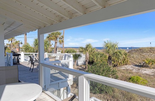 Tybee Island Cottage | Highly-Rated Tybee Cottage: Oceanfront 2 BDRM with Kitchen