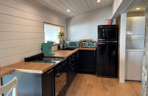 Tatamagouche Cottage | Pet-Friendly Oceanfront Cottage with Firepit & High Ratings