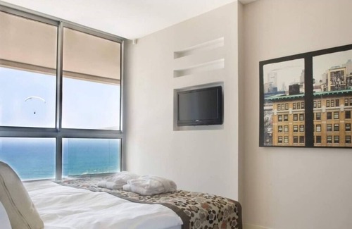 Acre Apartment | Oceanfront Deluxe Suite with Pool and Family Amenities