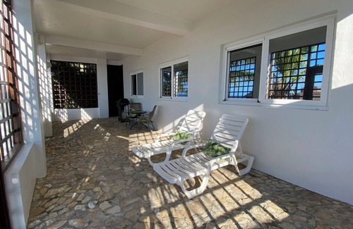 Antoneys Cay House | Beachfront Turtle Casa Suite: Dive, Snorkel & Kayak!