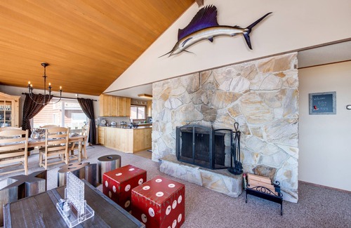 Gleneden Beach House | Oceanfront Retreat with Hot Tub & Spectacular Views