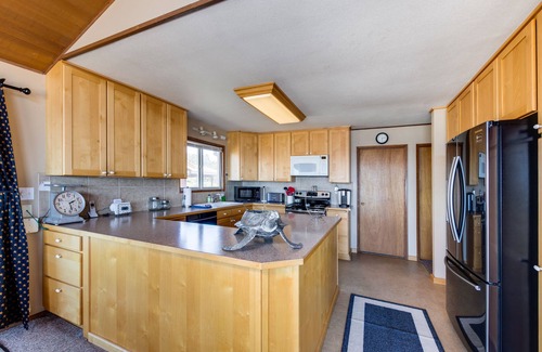 Gleneden Beach House | Oceanfront Retreat with Hot Tub & Spectacular Views