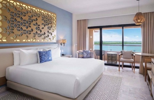 Zona Hotelera Hotel | Oceanfront Dual-Suite Retreat - Wyndham Grand Cancun Resort