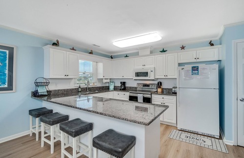 Emerald Isle House | Oceanfront Duplex: Unforgettable Sunset Views Await