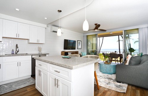 Kihei Condo | Oceanfront Retreat with King Bed & Breathtaking Sunsets
