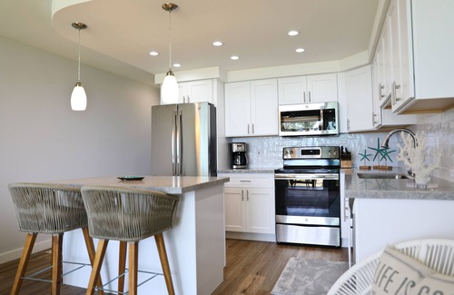Kihei Condo | Oceanfront Retreat with King Bed & Breathtaking Sunsets
