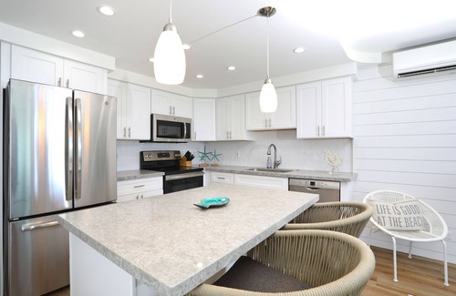 Kihei Condo | Oceanfront Retreat with King Bed & Breathtaking Sunsets