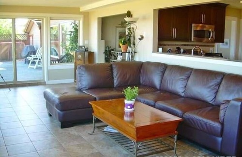 Campbell River House | Oceanfront Executive: Family-Friendly Retreat Near Downtown