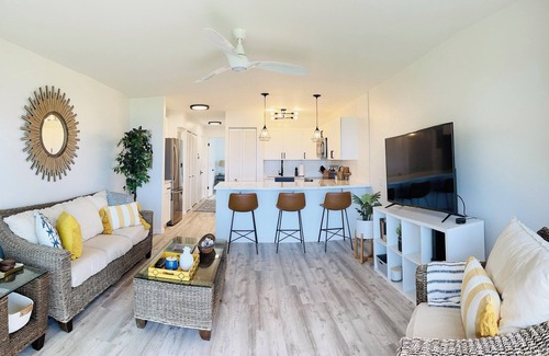 Kailua-Kona Condo | Oceanfront Oasis: Renovated Kona Isle with Pool & Breakfast