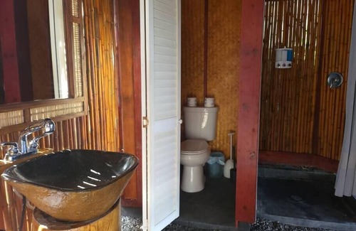 Kapoho Apartment | Oceanfront Hideaway: Watch Whales and Sleep to Waves!