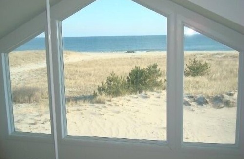 Westhampton Beach House | Oceanfront Escape: Breathtaking Views and Spa Amenities