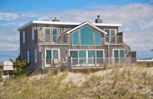 Westhampton Beach House | Oceanfront Escape: Breathtaking Views and Spa Amenities