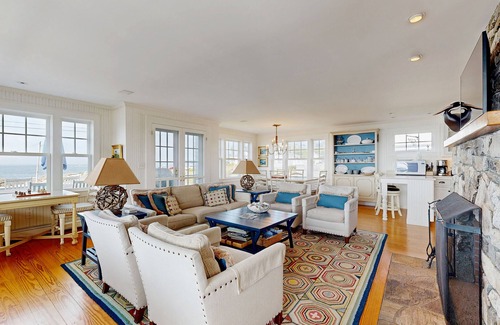 Ocean Point House | Oceanfront Guesthouse with Breathtaking Views and Amenities