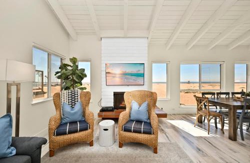 Balboa Peninsula House | Cozy Oceanfront Home with Giant Patio and Spectacular Views