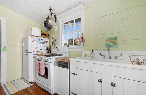 Charleston County House | Oceanfront Pet-Friendly Retreat with Ocean View and Breakfast
