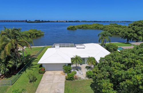 Vamo House | Oceanfront Retreat with Sunset Views and Heated Pool
